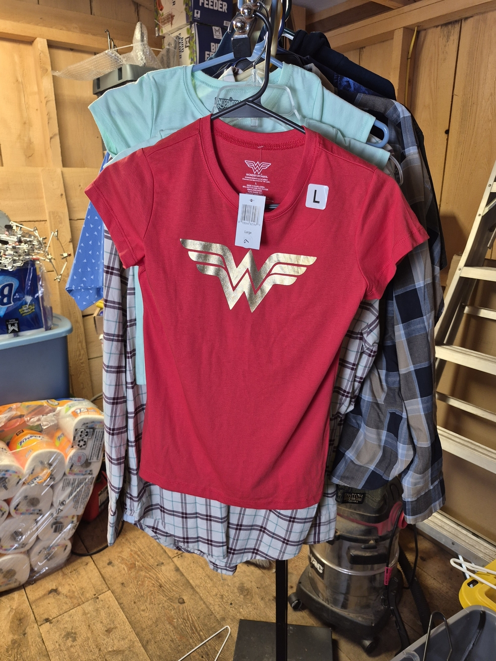 0Wonder Woman Girls Red Tee with Gold Logo - Kids Bin 41